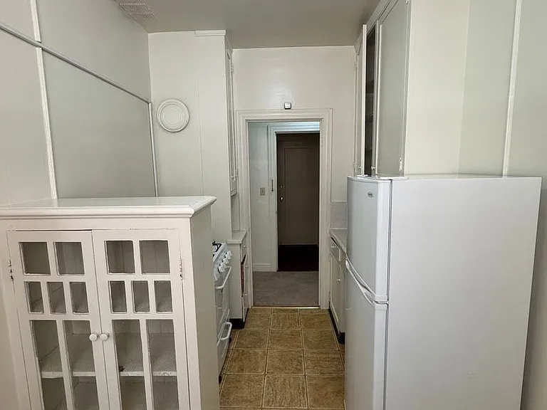 1757 Oxford St #8 — Photo 7