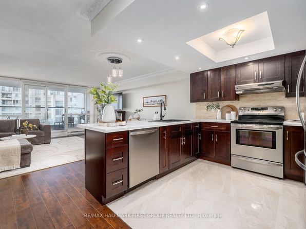 45 Cumberland Ln #413, Ajax, ON L1S 7K3