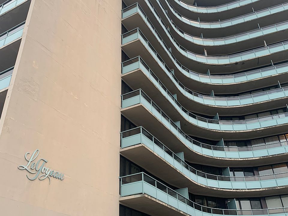 1st image of 111 Riverside Dr E