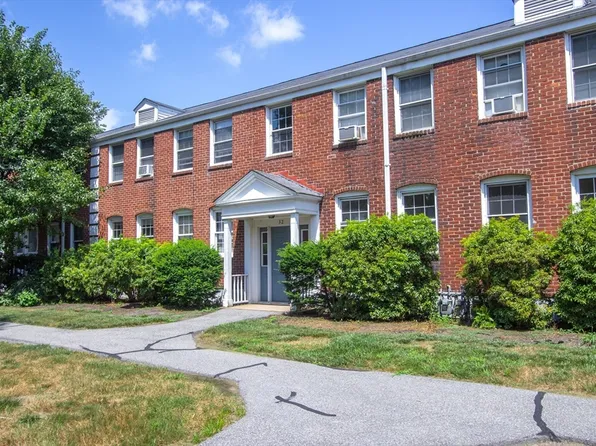 32 Colony Rd APT 2A, West Springfield, MA 01089