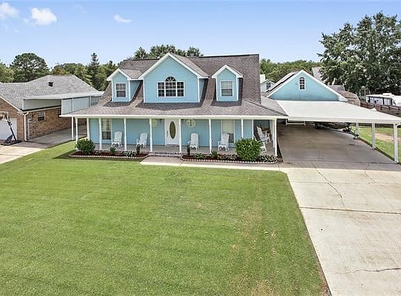 2nd image of 106 S Bayou Estates Dr