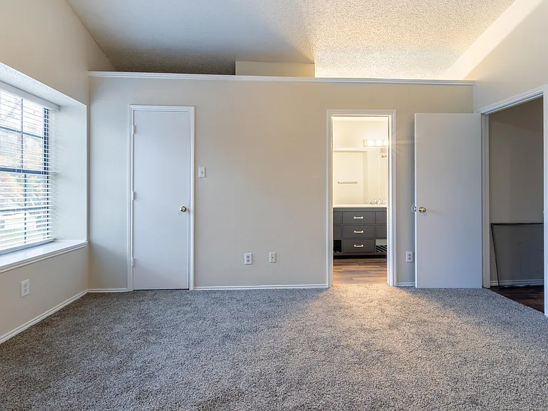 2239 Turf Club Dr — Photo 20