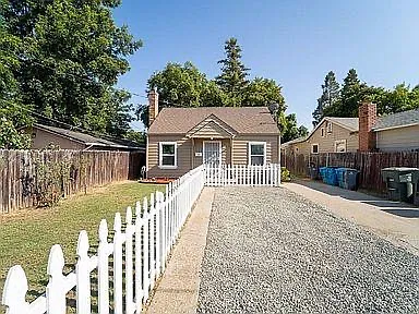 556 A St #A Photo 1