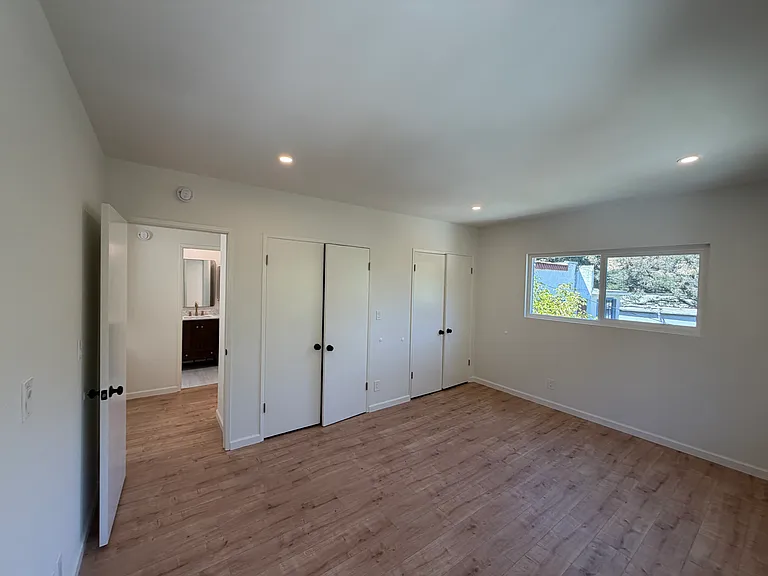 8535 Lookout Mountain Ave — Photo 22