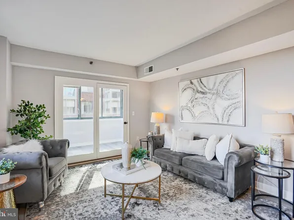 1045 N Utah St #2209, Arlington, VA 22201