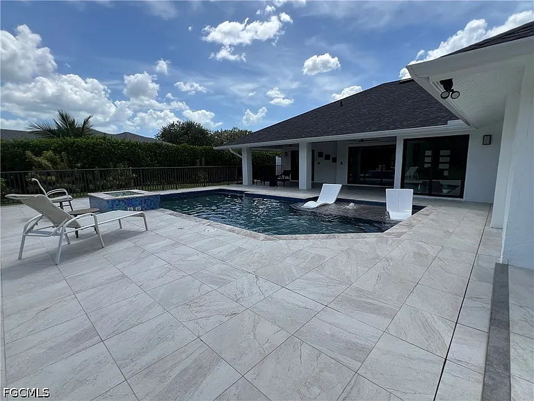 1919 Countess Ct — Photo 12