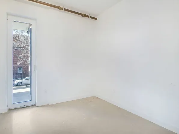 651 New York Avenue image 7 of 9