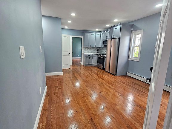 3rd image of 2 Jardine Place