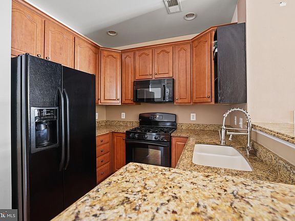 5th image of 43890 Hickory Corner Ter Unit 106