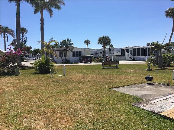 3rd image of 1022 Nettles Blvd