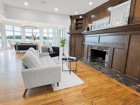 4th image of 3858 Island Park Dr