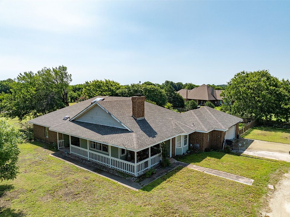 1st image of 14 Carey Ln