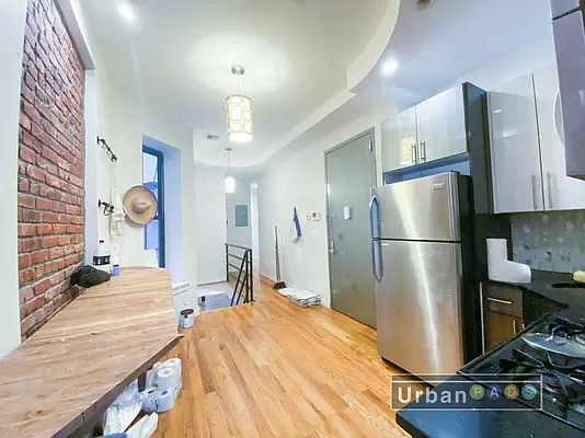 4th image of 683 Sterling Pl