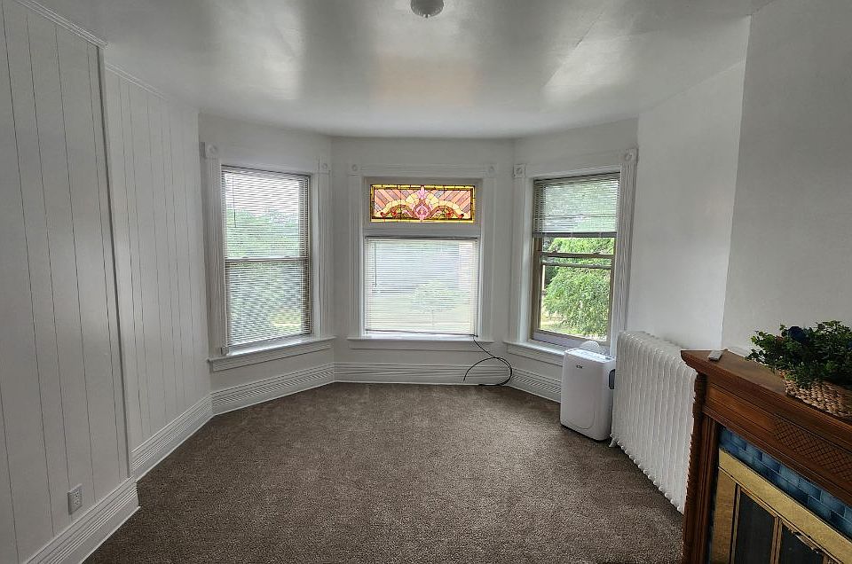 1st image of 251 E Racine St #2
