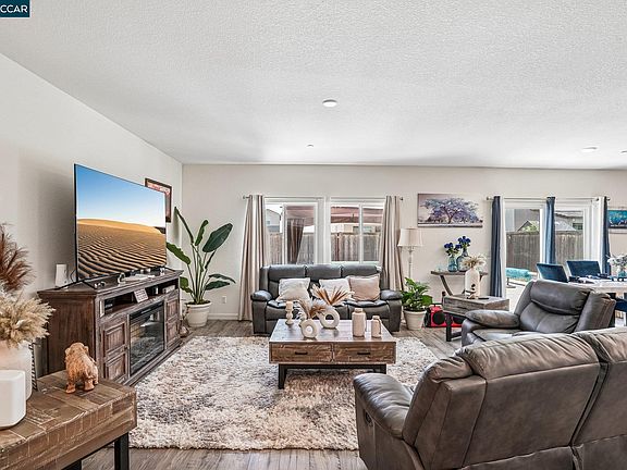 3rd image of 6828 Oakum Way