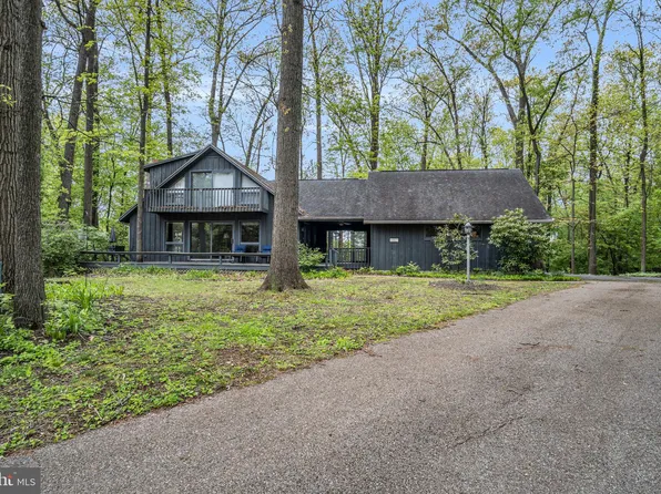 6067 Greenbriar Ct, Fayetteville, PA 17222
