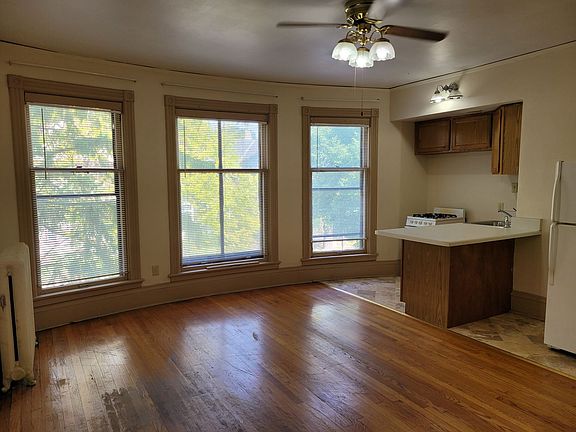 3rd image of 1830 N Oakland Ave APT 17
