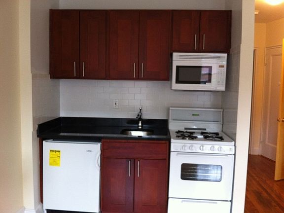 4th image of 226 E 59th St #5F