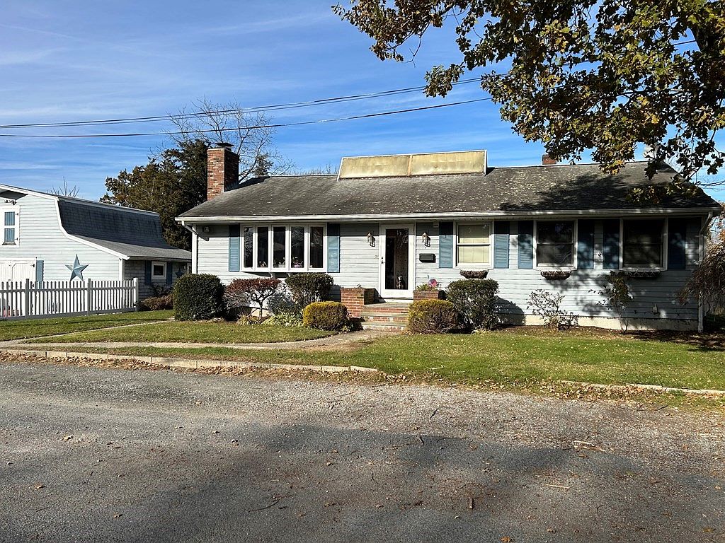 7 Rivet St, MA 02743 Zillow