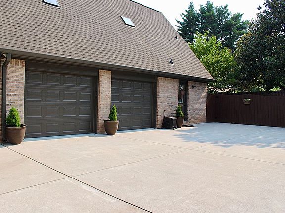 2-Car Garage