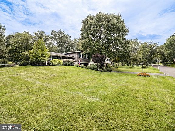 3rd image of 2615 Martin Rd