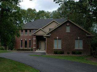 1465 Stratford Rd, Deerfield, IL 60015