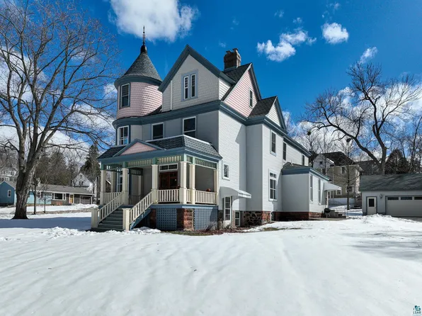 2240 Roslyn Ave, Duluth, MN 55803