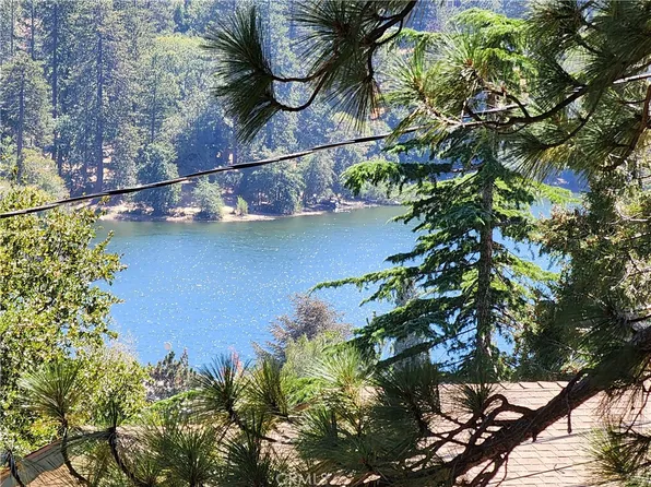 190 E Zermatt Dr, Crestline, CA 92325