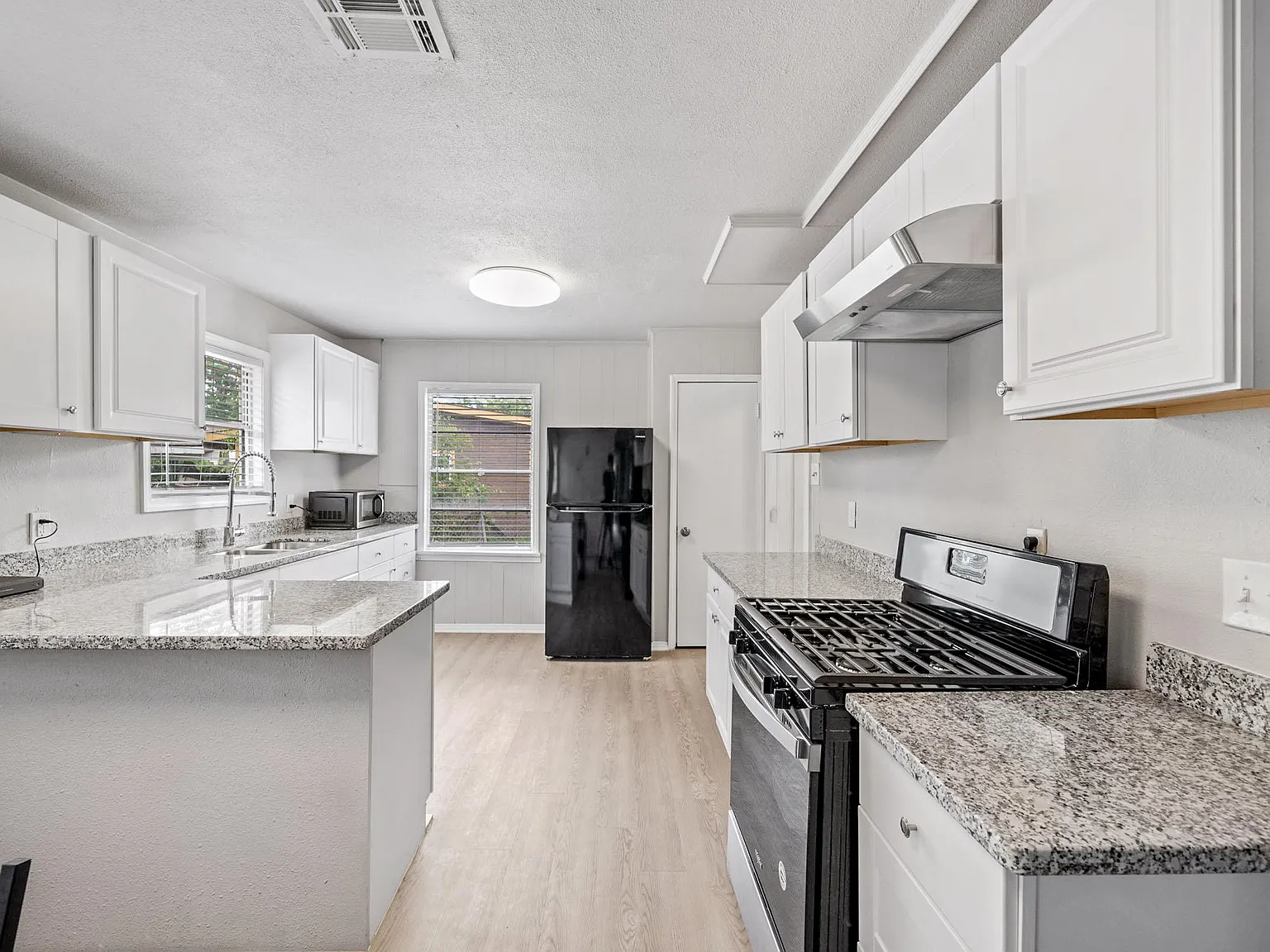4 bed, 2.0 bath, 1471 sqft, $745 — Photo 4