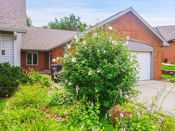 3rd image of 274 Golf Ct