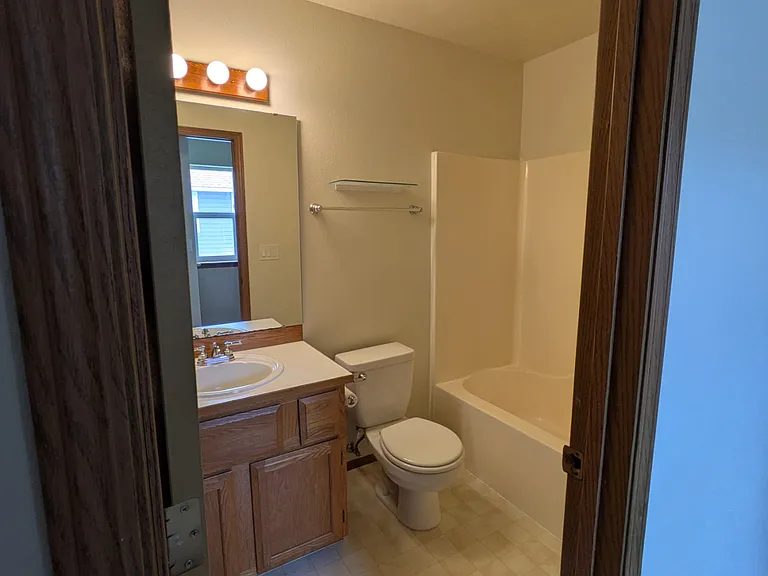 217 S Cedar St — Photo 5