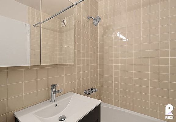 5th image of 417 E 83rd St APT 5B