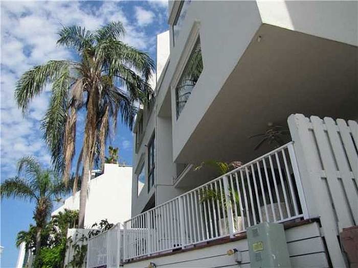 1st image of 397 Poinciana Dr