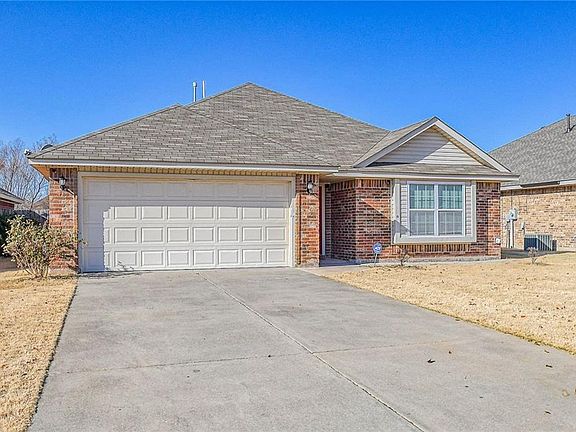 3rd image of 2219 Bradford Cir