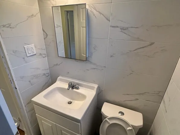 22812 64th Ave, Oakland Gardens, NY 11364