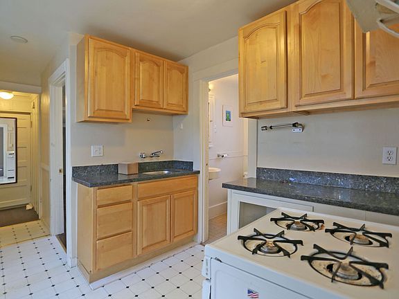 3rd image of 757 Douglass St