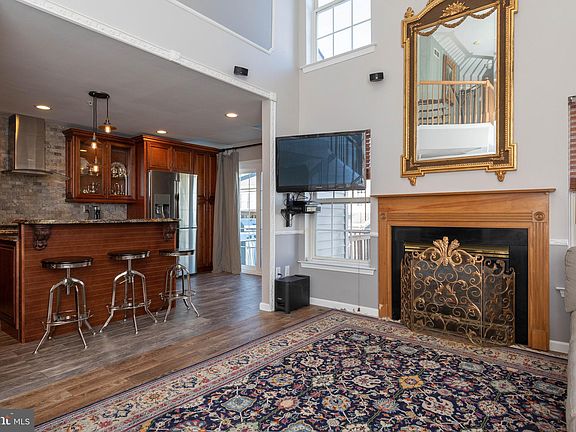 4th image of 305 Julian Dr E #E