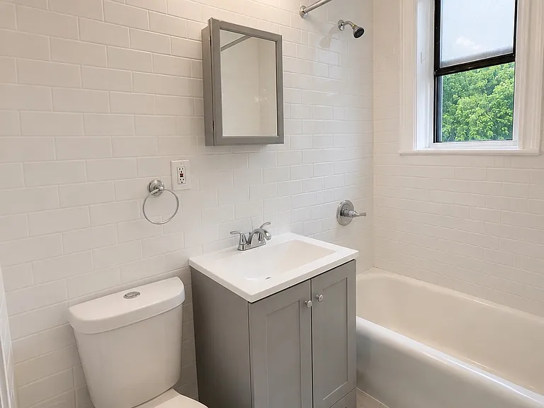 Highland Ave — Photo 3