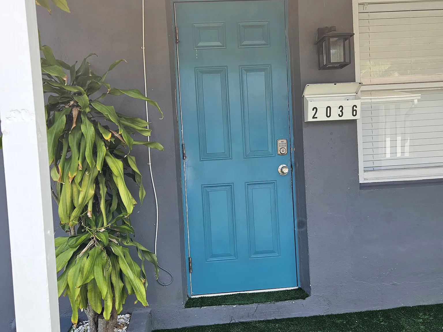 2 bed, 1370 sqft, $1,950 — Photo 2