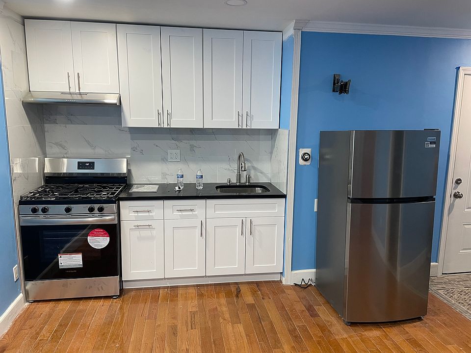 Brand New Kitchen with Appliances