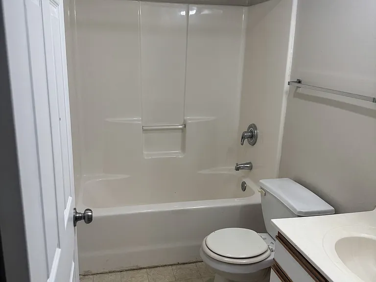 314 Randolph St E #104 — Photo 8