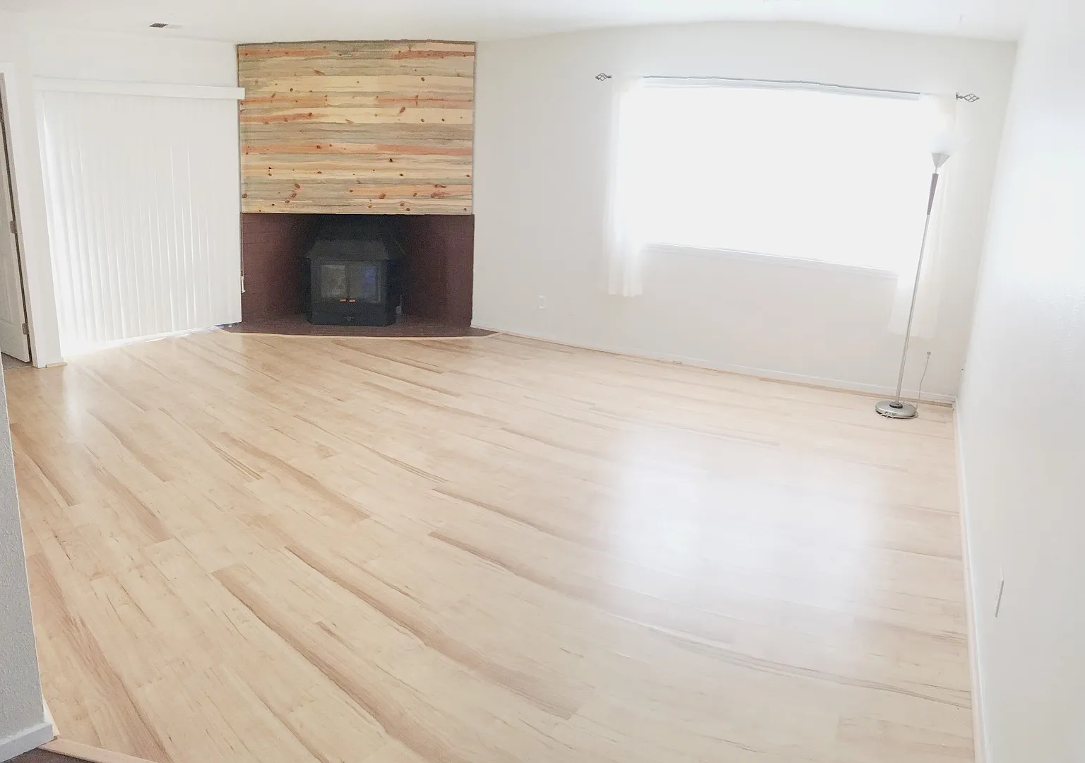Perfectly Located 2 Bed/1.75 Bath Condo - Available Aug. 2026! — Photo 1