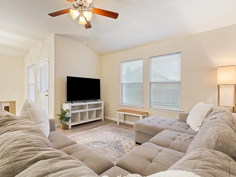 3105 Beutel Rd — Photo 6