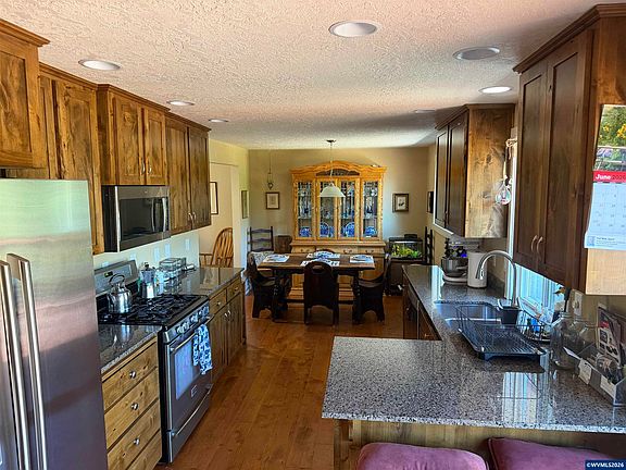 5th image of 1053 Windemere Dr NW