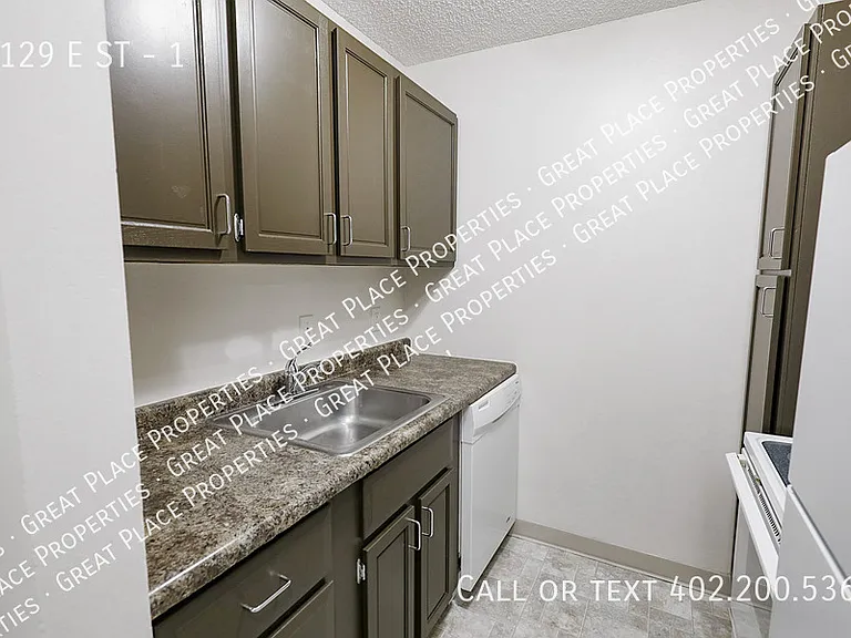 1129 E St #1 — Photo 5