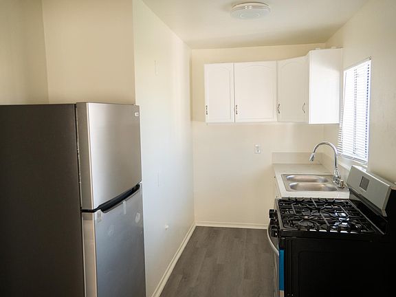 5th image of 1530 W 83rd St
