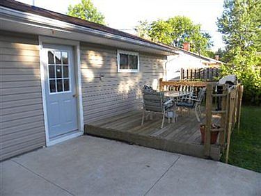 4th image of 934 East Dr