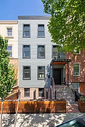 109 Oak Street in Greenpoint