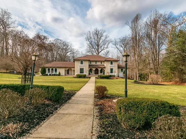8845 Sanctuary Dr, Kirtland Hills, OH 44060
