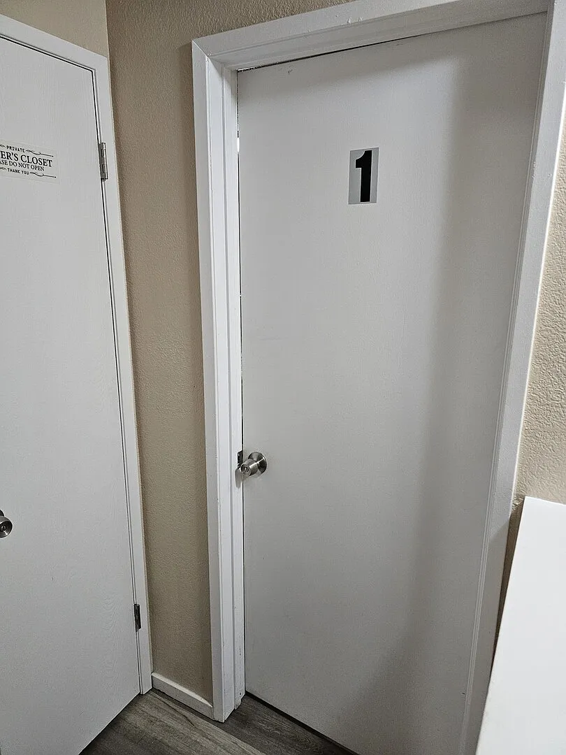 923 E Marine View Dr, Unit B, Everett, WA 98201. — Photo 4